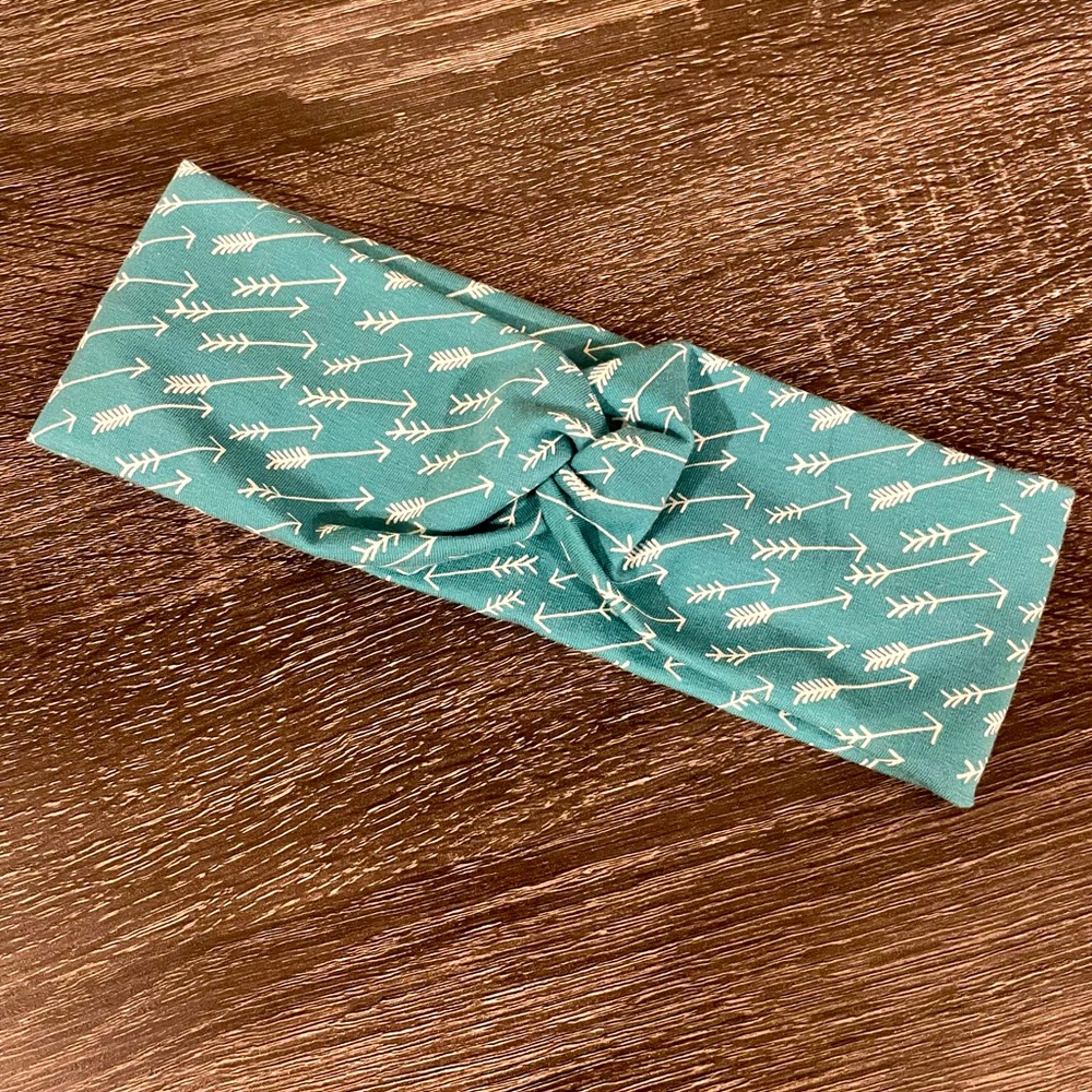 Wide Twist Headband Green Blue Arrows NEW